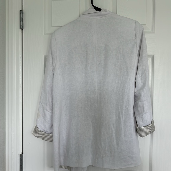 Tahari  Blazer size S/P white - Picture 2 of 6
